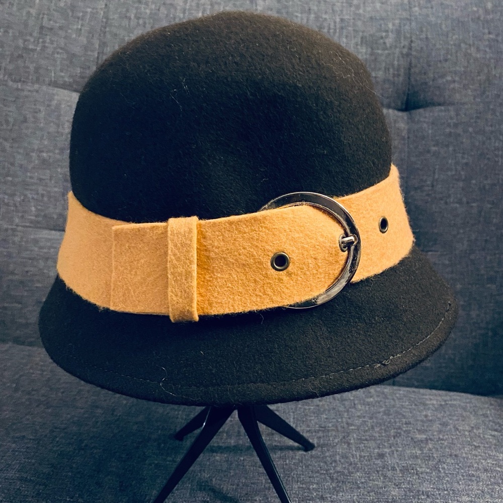 New York & Company Cloche Hat Felt 100% Wool Hat